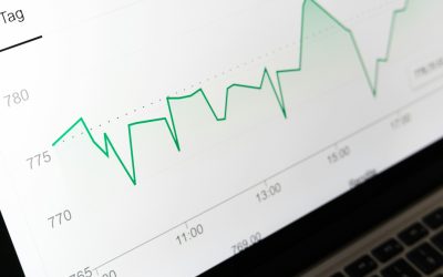 Diferencia entre ahorrar e invertir: el error financiero que frena a muchas personas