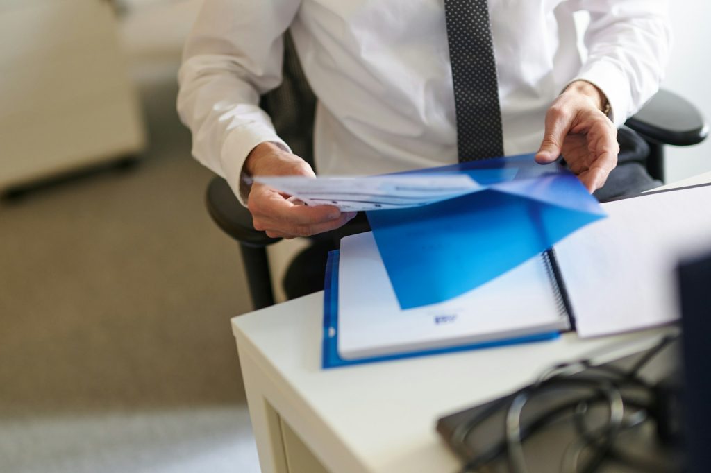 trabajador autónomo trabajando en inversiones